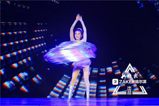 小腰精再創(chuàng)奇跡 四刷吉尼斯世界紀(jì)錄，305個呼啦圈同時轉(zhuǎn)動震撼世界